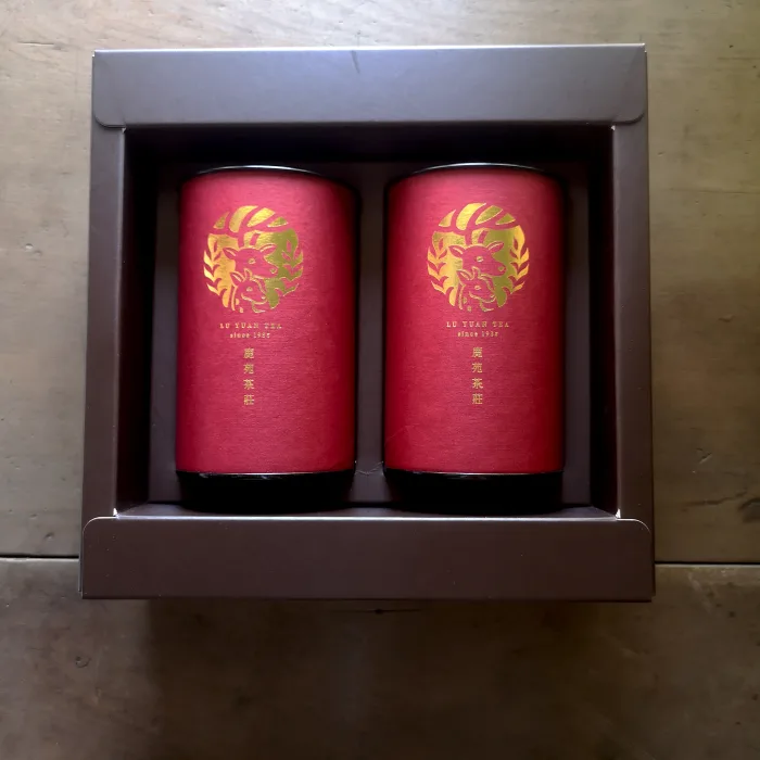 【鹿苑茶】手採高山茶-經典獻禮-阿里山烏龍/金萱茶_台灣蛇紋石高質感禮盒：圖片 2