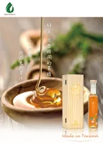 ▍商品規格 品名:台灣頂級封蓋蜜(木盒組X1組+裸罐X1) 成分:100%蜂蜜 容量:350公克 產地:台灣 有效日期:標示於瓶身 保存方法:請置於陰涼乾燥處,並且避免陽光直射。 食用方法:可泡溫水或加入冰塊 飲用,或作為果醬塗抹於麵包或餅乾上食用。 【我們的不同之處】 ✅歷時一個月熟成 ✅一年僅探收一次 ✅全程人工探收 ✅全程衛生控管 ✅通過410項農藥檢驗