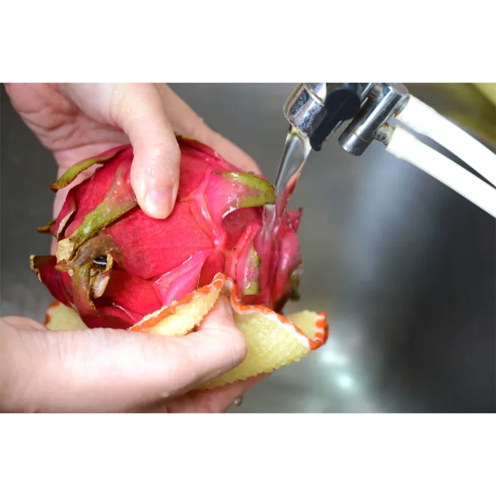 輕菜洗(大面洗)~洗火龍果 (1080) 【良田客廚】 水垢橘油噴沫*1瓶; 輕菜洗薄型菜瓜布(2入1組)-加大大面形*1組(顏色需備註,若無則隨機出貨):圖片 7
